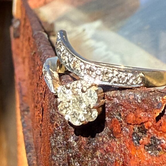 Vintage Genuine Diamond Flower Ring 14k Gold Size: 8 - Picture 2 of 8